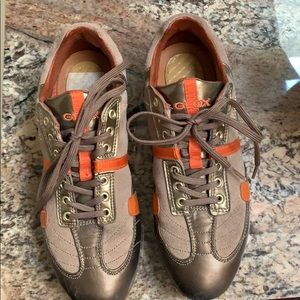 Women’s driving shoes/sneakers